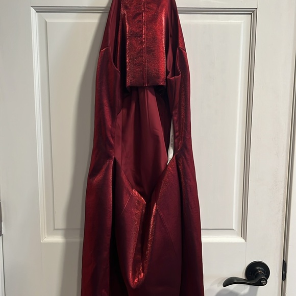 Sherri Hill 53004 Short Halter Neck Sheath Dress in Wine Color Size 10 - Picture 5 of 12